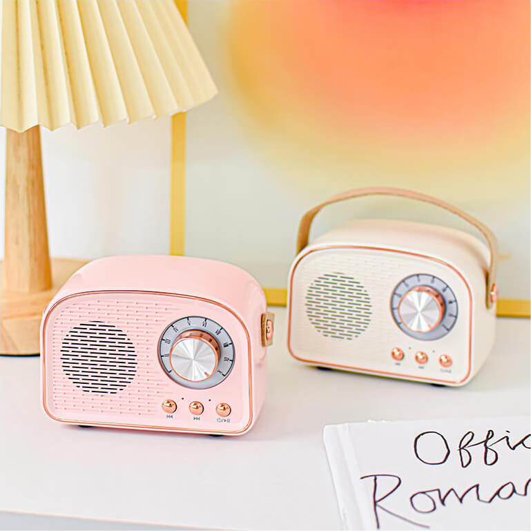 Portable Retro-Style Bluetooth Speaker with High-Quality Sound and Long Battery Life – Compact and Stylish Design